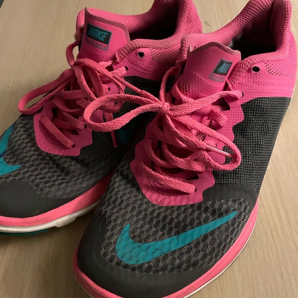 Nikes size 6
